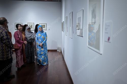RAJA ZARITH SOFIAH