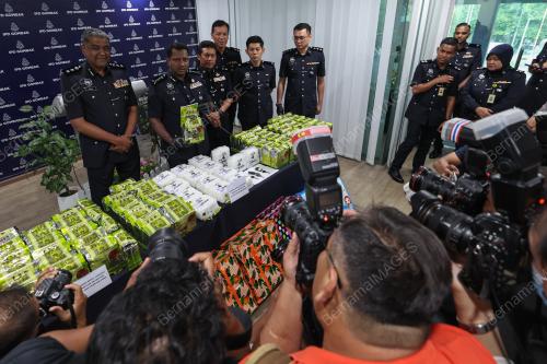 DATUK HUSSEIN OMAR KHAN