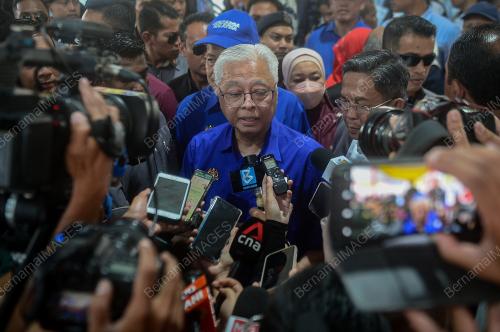 DATUK ISMAIL SABRI YAAKOB