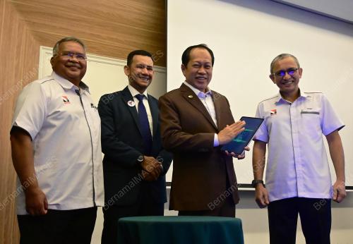 DATUK SERI AHMAD MASLAN