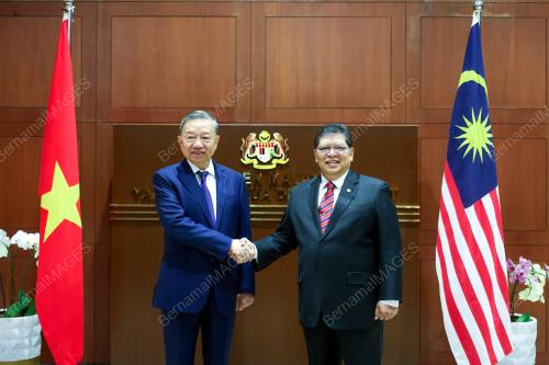 TAN SRI DR JOHARI ABDUL