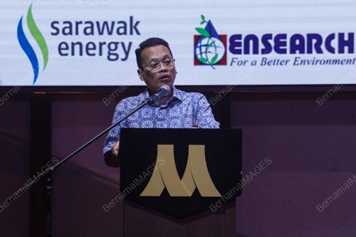 NIK NAZMI NIK AHMAD