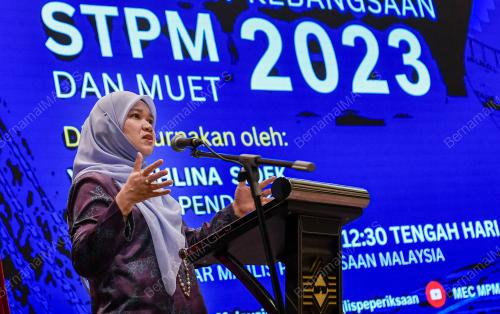 FADLINA SIDEK