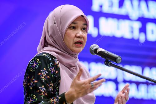 FADLINA SIDEK