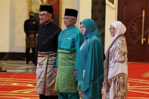 AL-SULTAN ABDULLAH RI'AYATUDDIN AL-MUSTAFA BILLAH SHAH
