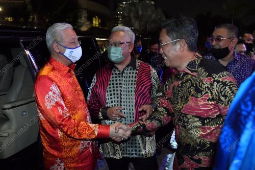 DATUK SERI ISMAIL SABRI YAAKOB