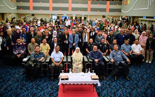 DATUK SERI DR WAN AZIZAH WAN ISMAIL