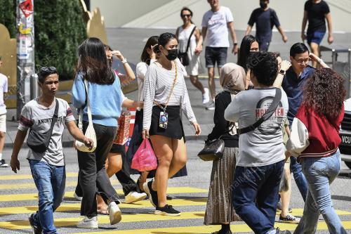 TINJAUAN MEMAKAI PELITUP MUKA