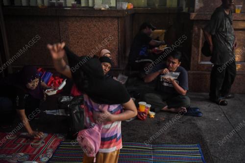 GELANDANGAN BERBUKA PUASA