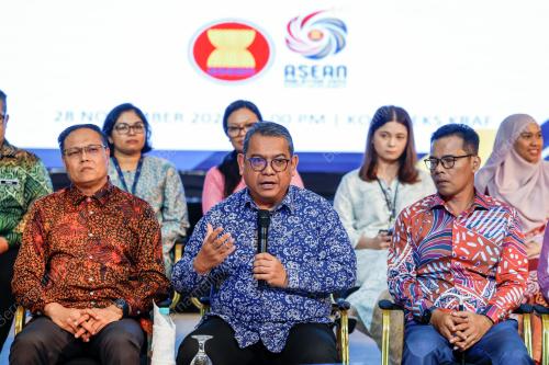 DATUK ROSLAN ABDUL RAHMAN