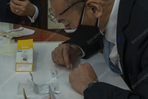 KIT UJIAN KIT KENDIRI RAPID ANTIGEN TEST DI PARLIMEN
