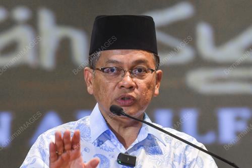DATUK DR MOHD NA'IM MOKHTAR