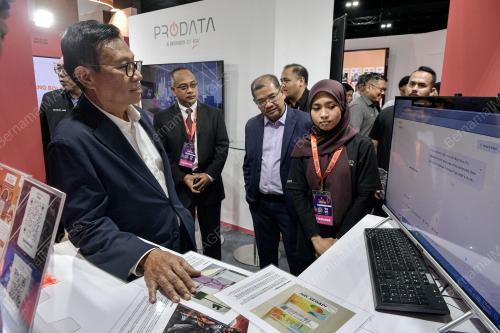 DATUK SERI AHMAD SHABERY CHEEK