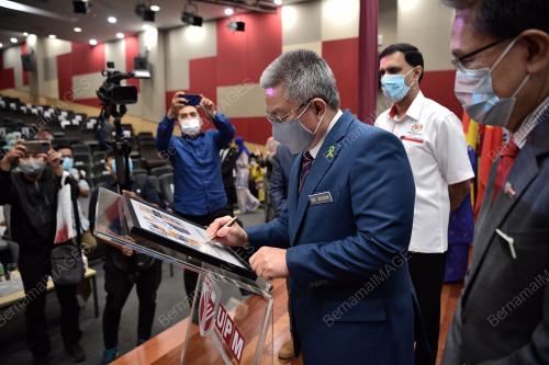 DATUK SERI DR ADHAM BABA
