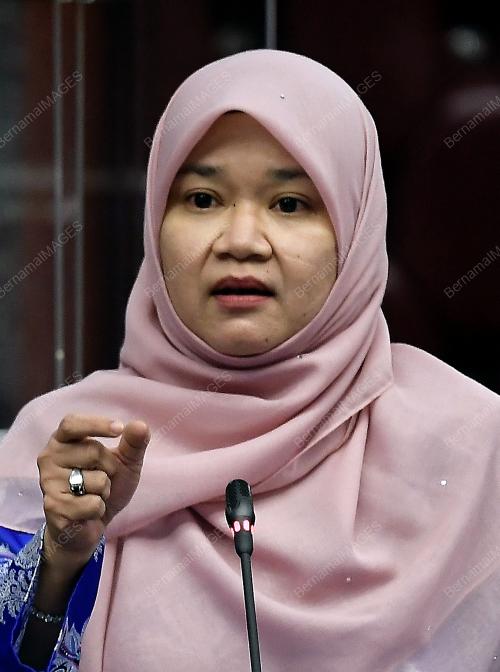 FADHLINA SIDEK