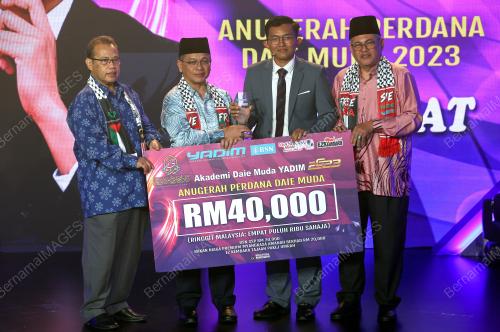 DATUK DR MOHD NA'IM MOKHTAR