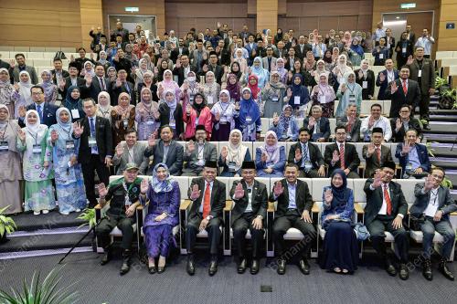 DATUK DR MOHD NA'IM MOKHTAR