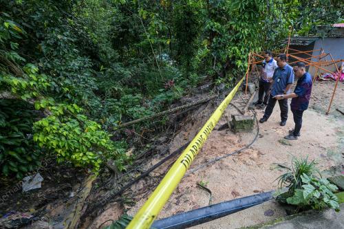 TANAH RUNTUH DI KG ORANG ASLI BATU 12