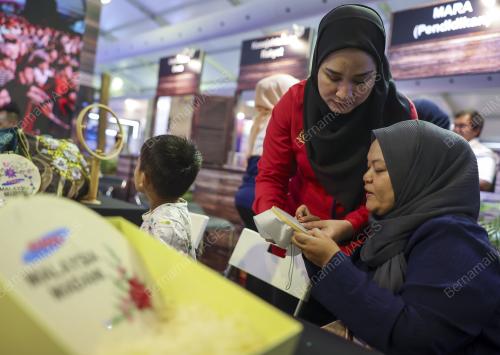PROGRAM SETAHUN BERSAMA KERAJAAN MADANI