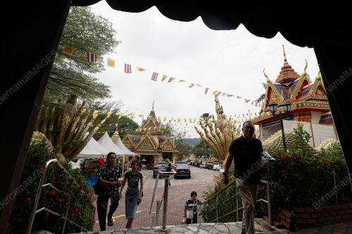 PERSIAPAN_WESAK