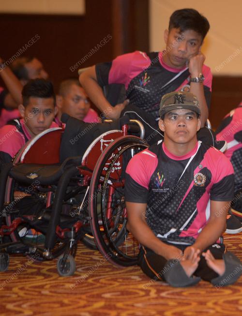 KL62_10102014_KEM_PARA_ASIAN