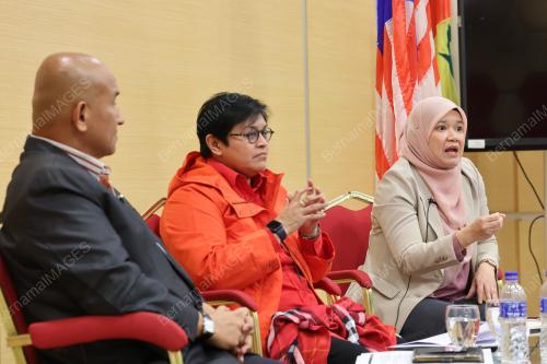 FADHLINA SIDEK