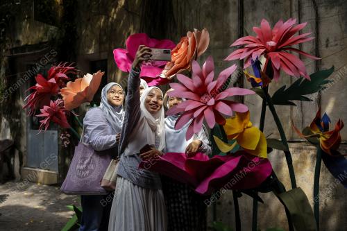 TINJAUAN MENJELANG TAHUN BAHARU CINA