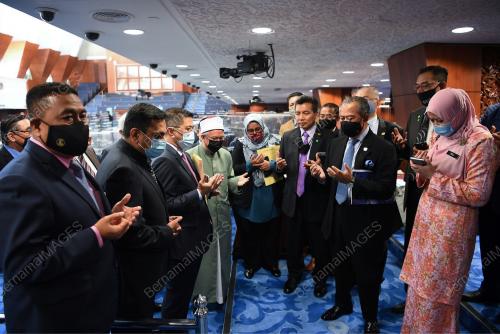 PERSIDANGAN PARLIMEN PENGGAL KETIGA