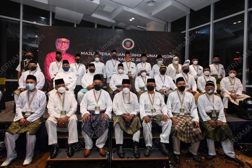 DATUK SERI ISMAIL SABRI YAAKOB