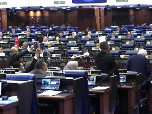 DEWAN RAKYAT KECOH
