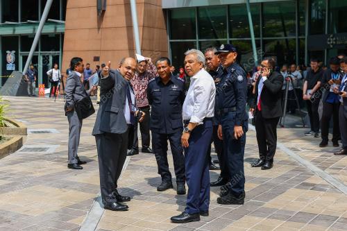 DATUK SERI AMRAN MOHAMED ZIN
