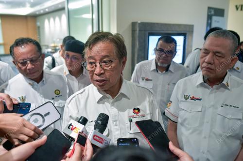 TAN SRI ABANG JOHARI TUN OPENG