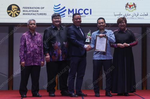 NIK NAZMI NIK AHMAD