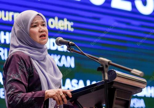 FADLINA SIDEK