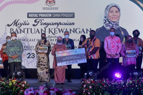 DATUK SERI NANCY SHUKRI
