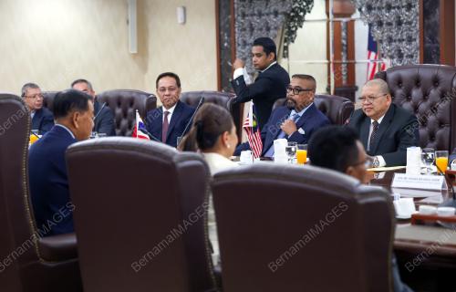 TAN SRI JOHARI ABDUL