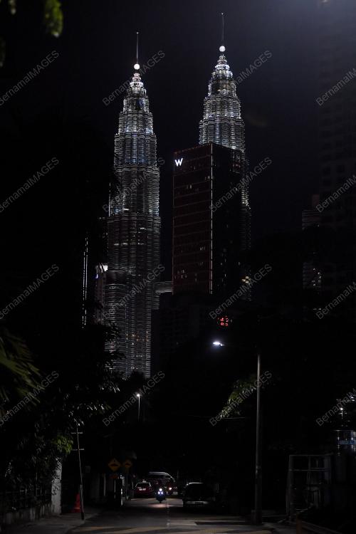 KUALA LUMPUR LENGANG SELEPAS JAM 8 MALAM