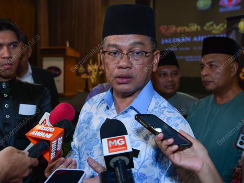 DATUK DR MOHD NA'IM MOKHTAR