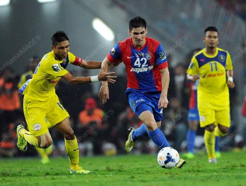 KL63_01112014_BOLA_SEPAK