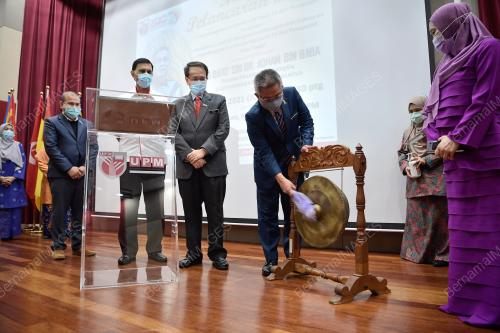 DATUK SERI DR ADHAM BABA