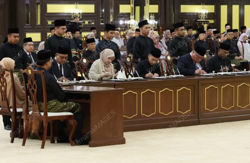 ANGKAT SUMPAH JEMAAH MENTERI