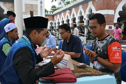 TINJAUAN SOLAT JUMAAT TERAKHIR PADA BULAN RAMADAN