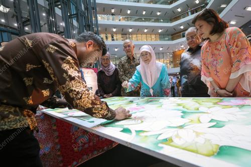 DATUK SERI DR WAN AZIZAH WAN ISMAIL