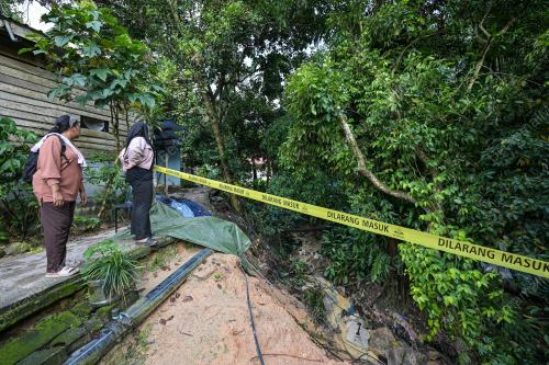 TANAH RUNTUH DI KG ORANG ASLI BATU 12