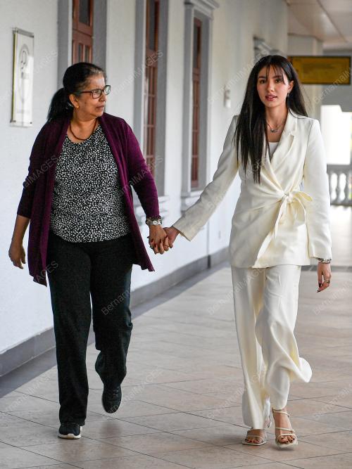 AMELIA HENDERSON
