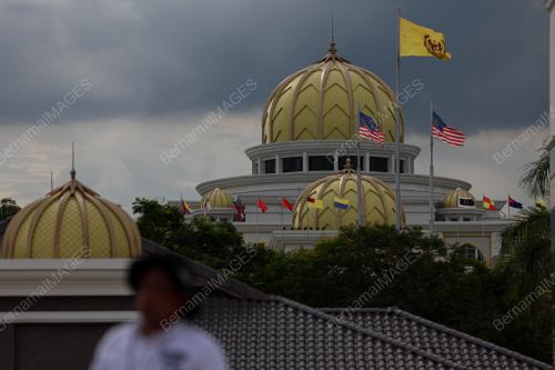 PERDANA MENTERI MENGHADAP YDPA AGONG
