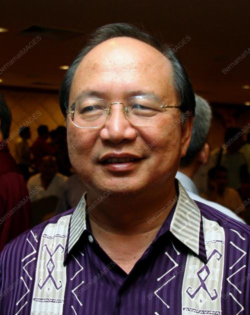 BERNARD DOMPOK