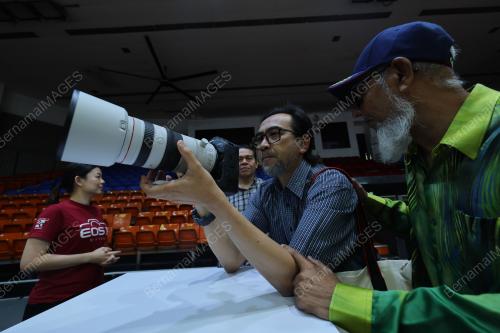 PENGENALAN ESKLUSIF CAMERA CANON EOS R1
