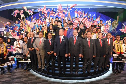 KL63_16112017_TANGAN_BN201711131310