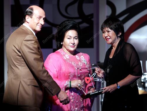 KL63_22032012_RED_RIBBON